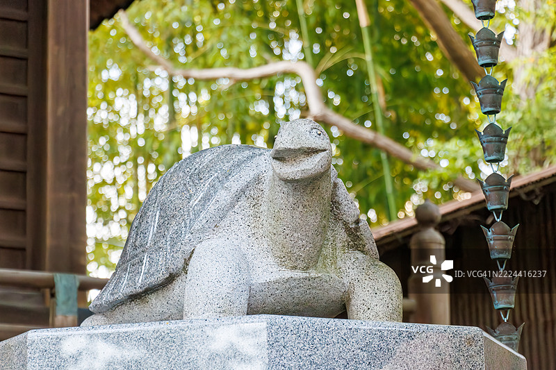 守护犬的形状像乌龟，源于神社的名字。图片素材