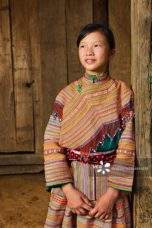 来自花苗族的小女孩图片素材