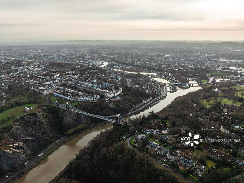 克利夫顿悬索桥横跨英格兰布里斯托尔的艾文峡谷图片素材