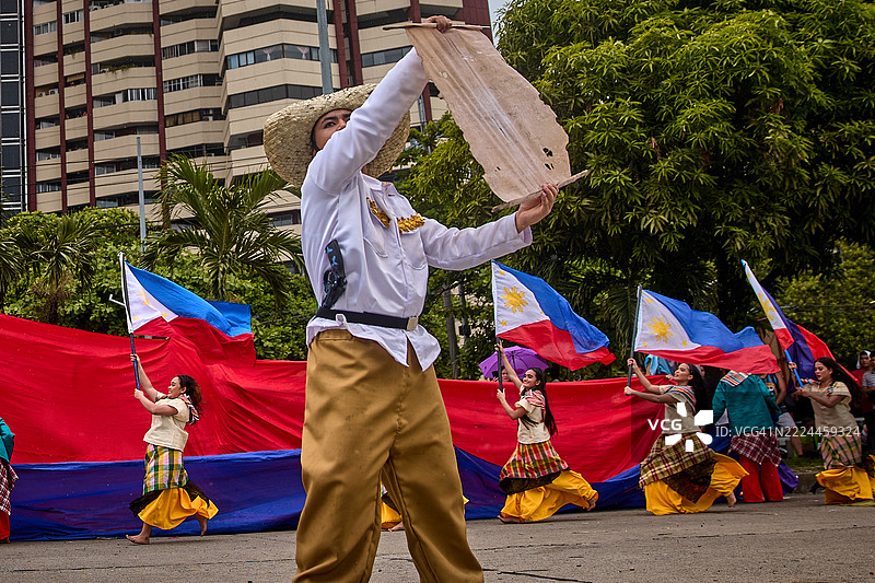 阿尔辛科·德·诺维恩布雷节的舞者。图片素材