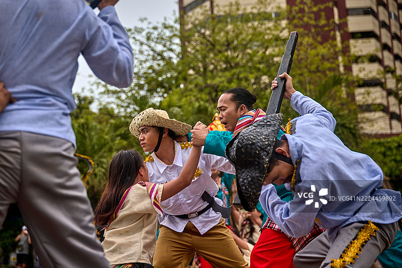 阿尔辛科·德·诺维恩布雷节的舞者。图片素材