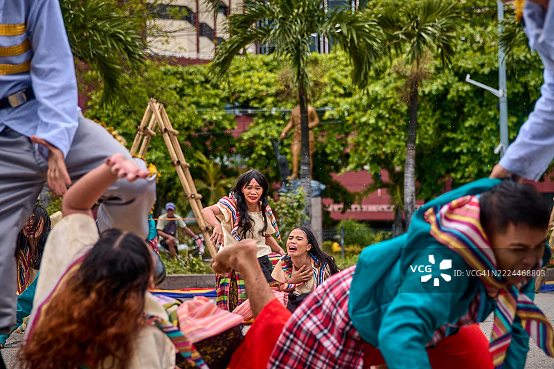 阿尔辛科·德·诺维恩布雷节的舞者。图片素材