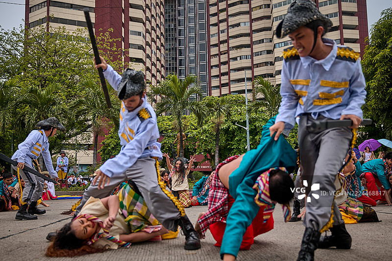 阿尔辛科·德·诺维恩布雷节的舞者。图片素材