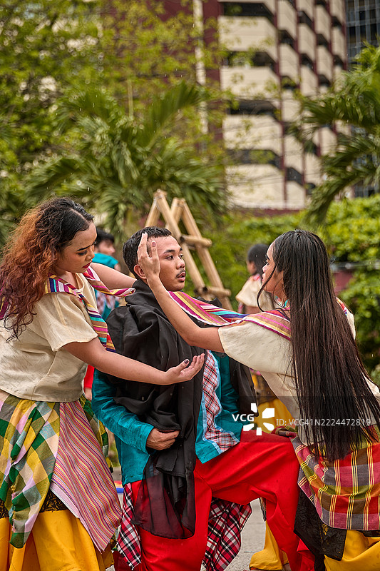 阿尔辛科·德·诺维恩布雷节的舞者。图片素材