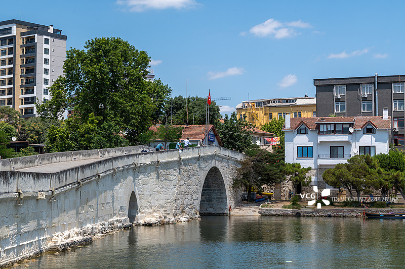 库奇克切梅杰桥：跨越时间的石头纽带图片素材