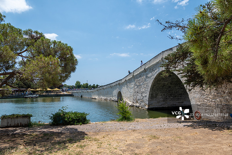 库奇克切梅杰桥：跨越时间的石头纽带图片素材