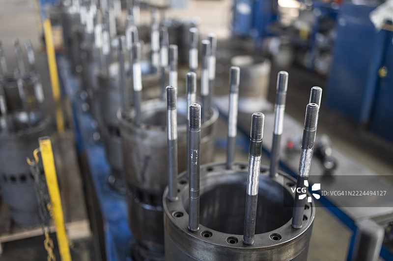 火车车间中的机车轴承图片素材