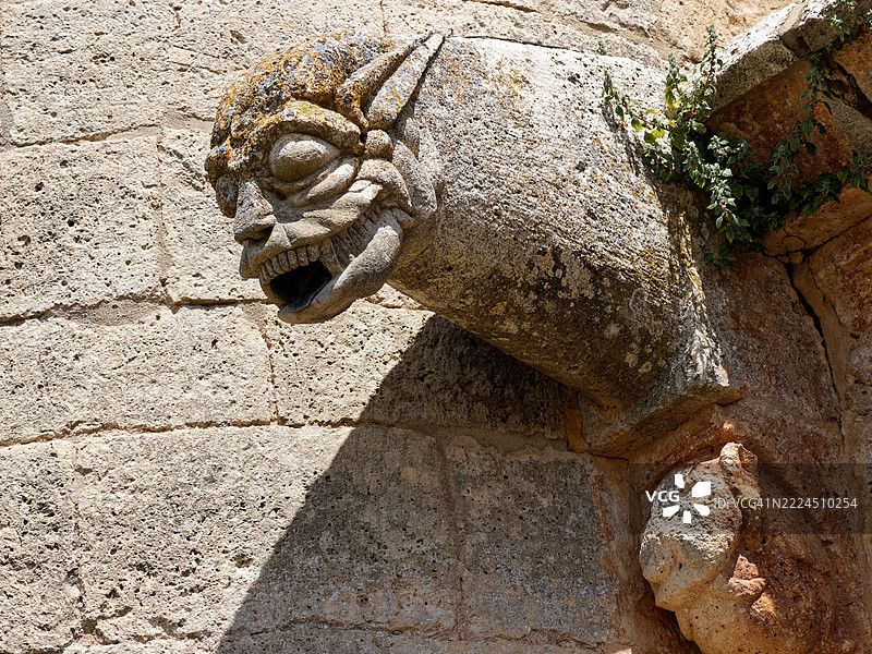 布尔戈斯维拉莫龙圣雅各教堂的石像鬼图片素材