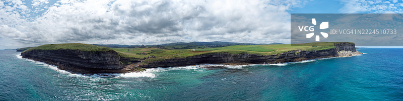 西班牙北部海岸El Bolao的悬崖宽广全景图片素材