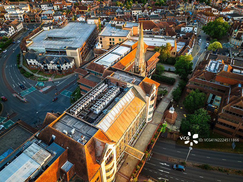 英格兰西萨塞克斯的霍舍姆镇在黄金时刻的鸟瞰图图片素材