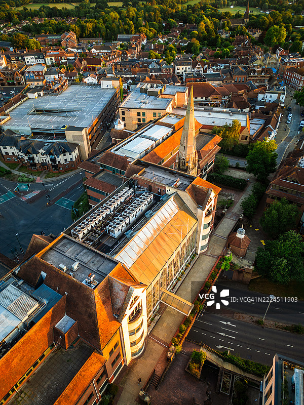 英格兰西萨塞克斯的霍舍姆镇在黄金时刻的鸟瞰图图片素材