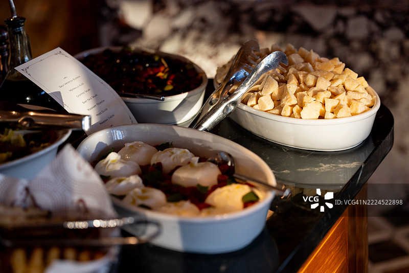 自助餐展示与奶酪块图片素材