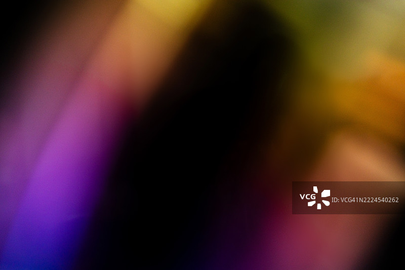 2000年代Y2K美学的抽象模糊霓虹光束图片素材