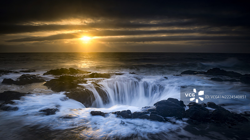 日落时分，海洋与天空的美丽景色，俄勒冈州雅哈茨，美国图片素材