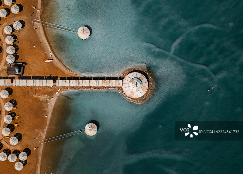 死海的盐对称鸟瞰图，埃因博克克，以色列南区图片素材