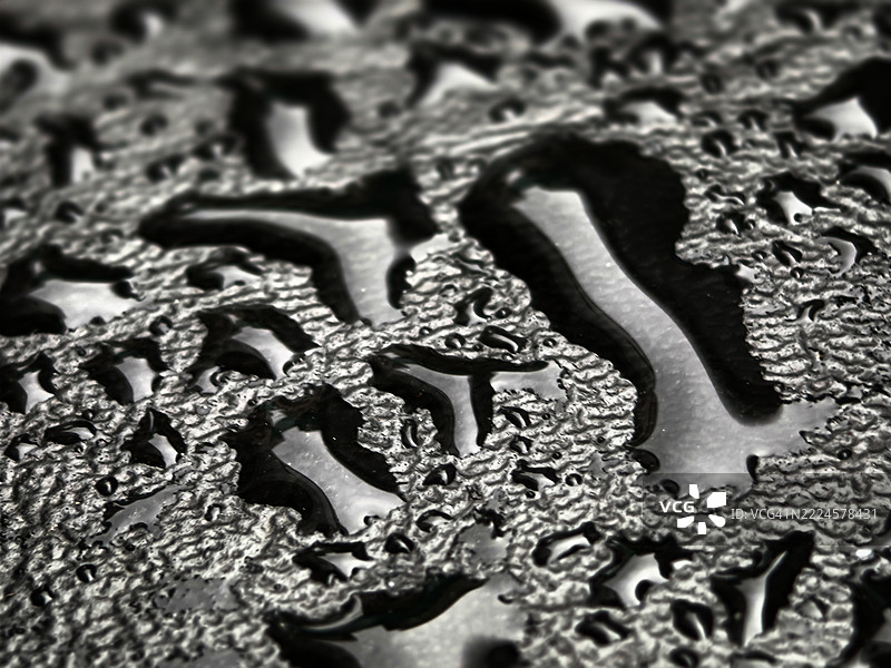 纹理背景上的水滴图片素材