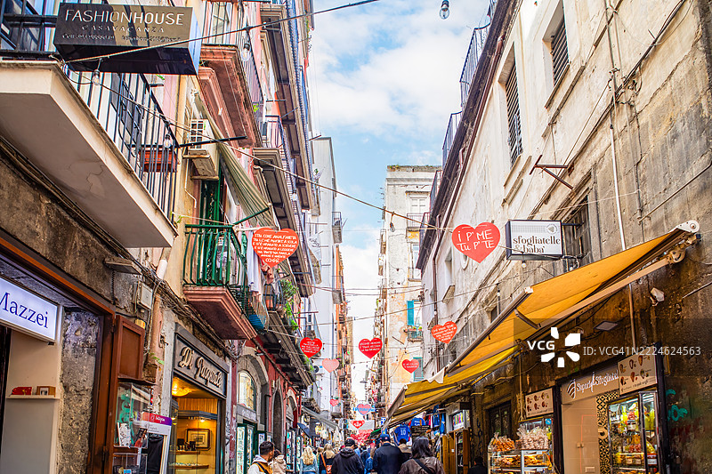 那不勒斯老城狭窄的街道图片素材