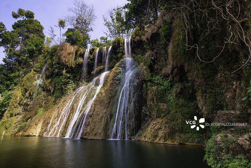 岱厄姆瀑布 这是越南山罗省莫长的一个美丽瀑布图片素材