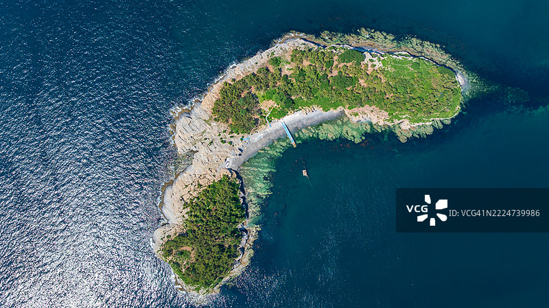 太平洋小岛的鸟瞰图。图片素材