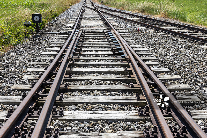 铁路轨道上的道岔图片素材