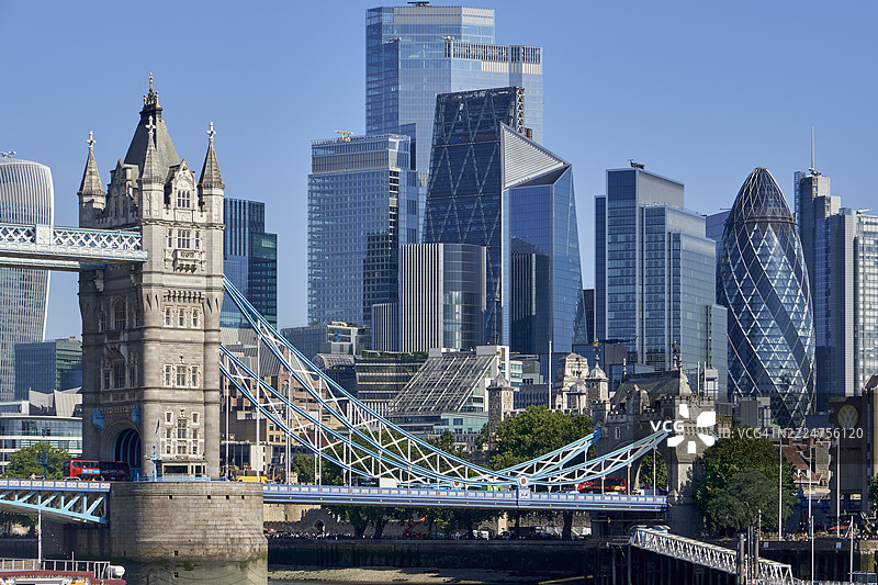 伦敦塔桥、瓦平和伦敦市全景。英格兰。英国。图片素材