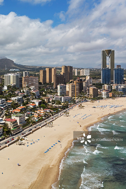 西班牙贝尼多姆地中海海滩的天际线图片素材