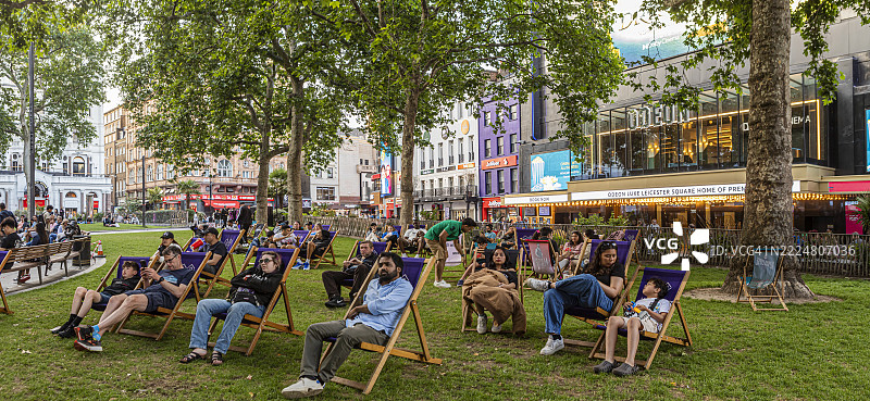 西区，莱斯特广场的人们图片素材