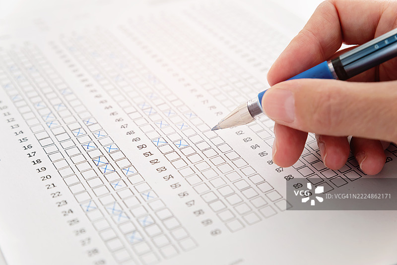 手动填写考试答案图片素材
