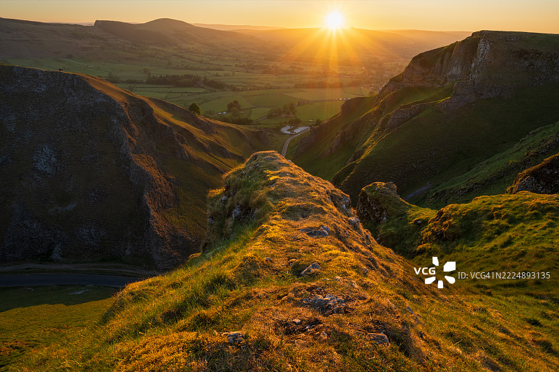 温纳茨山口，春季日出，卡斯尔顿，德比郡，峰区，英国图片素材