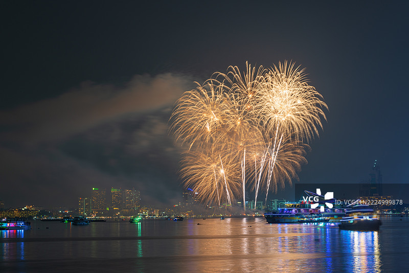 芭提雅国际烟花节，芭提雅最盛大的烟花节，泰国春武里省图片素材