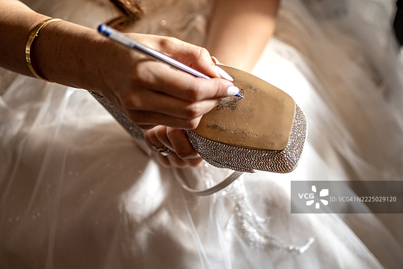 婚鞋与传统图片素材