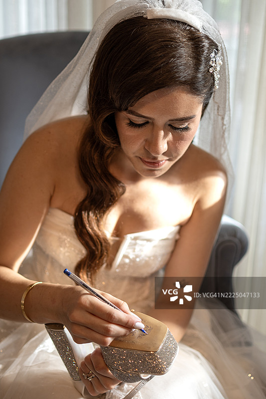 婚鞋与传统图片素材