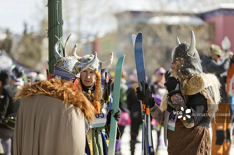 小镇美国服装越野滑雪图片素材