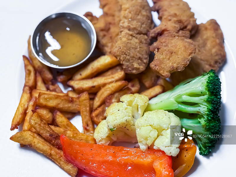 鸡肉条与薯条的美食摄影图片素材