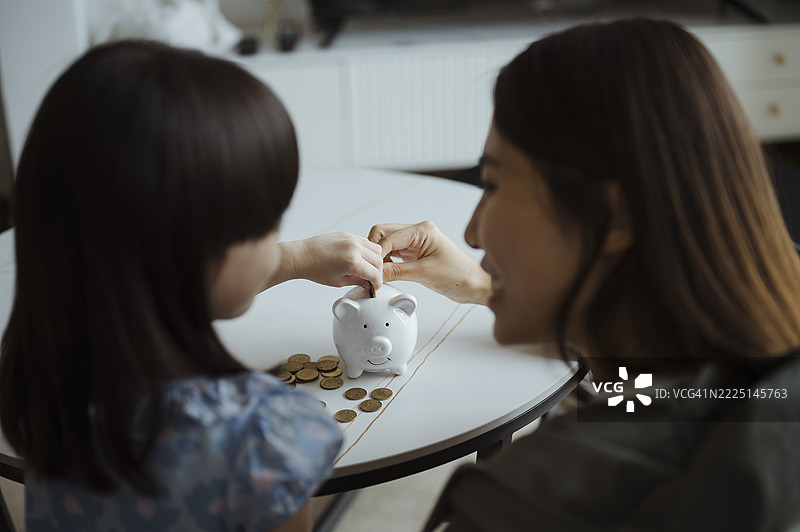 通过家庭纽带培养良好习惯图片素材