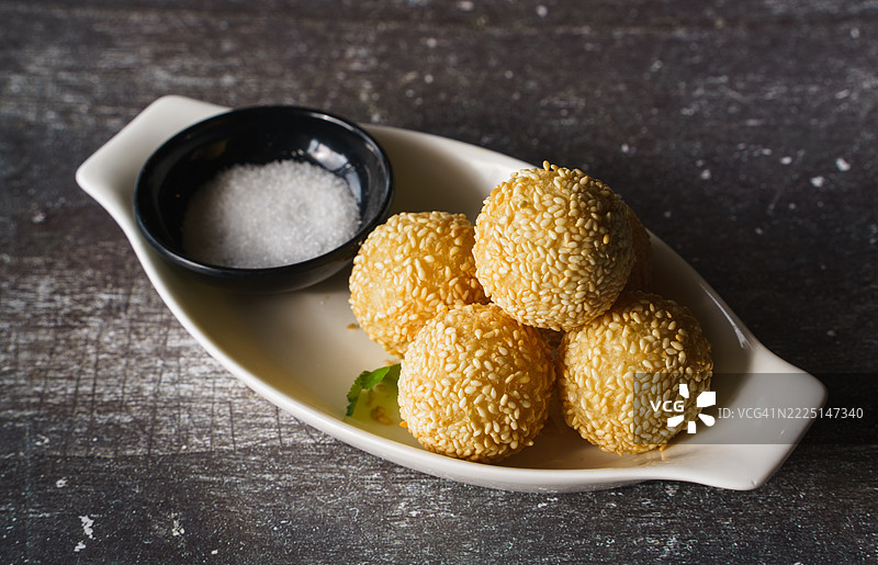 芝麻甜点球。图片素材