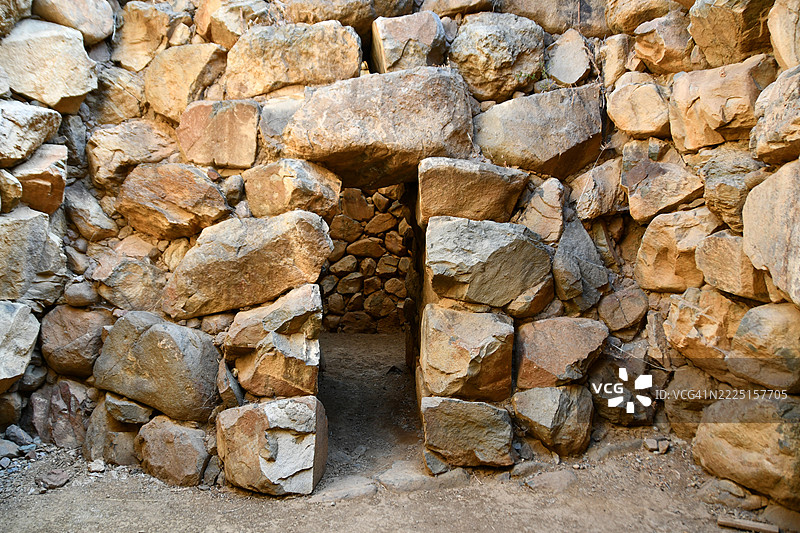 Nuraghe Sa Domu 'e s'Orcu - 房间之间的通道图片素材