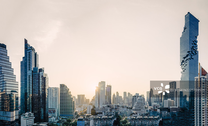 曼谷日出时的天际线图片素材