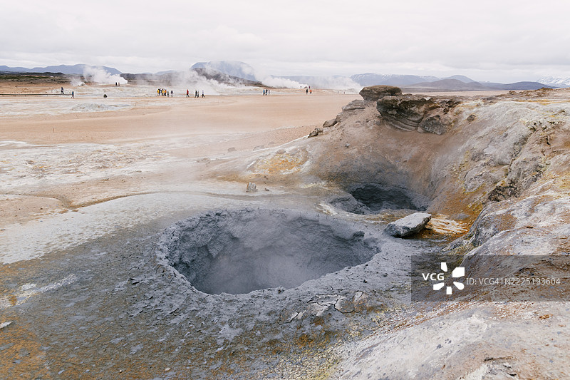 温泉区的泥浆锅图片素材