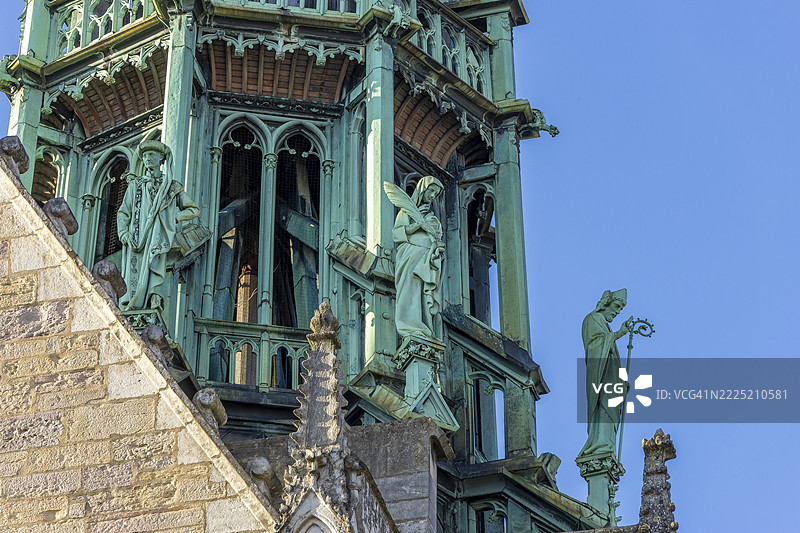 历史悠久的第戎圣贝尼尼大教堂尖塔细节，位于法国勃艮第大区第戎老城区的圣贝尼尼广场。图片素材