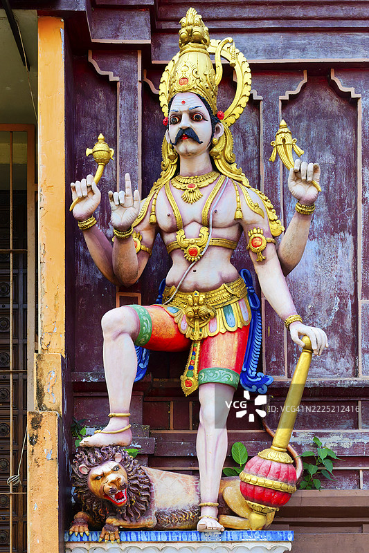 斯里兰卡科伦坡，杜瓦拉帕拉，印度教寺庙凯拉萨纳塔斯瓦米寺的门卫图片素材