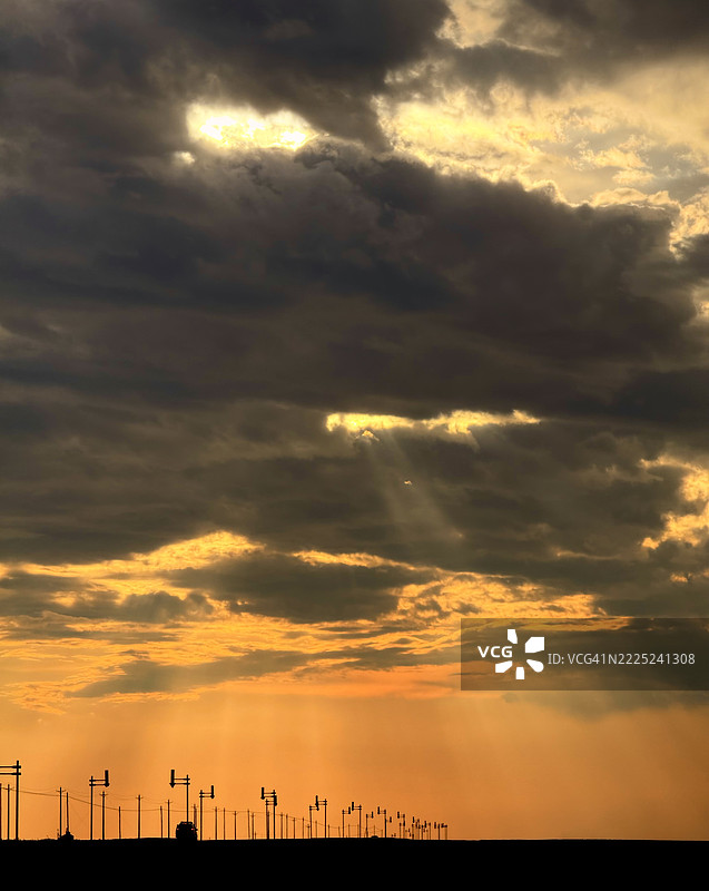 中国日落时分戏剧性的天空美景图片素材