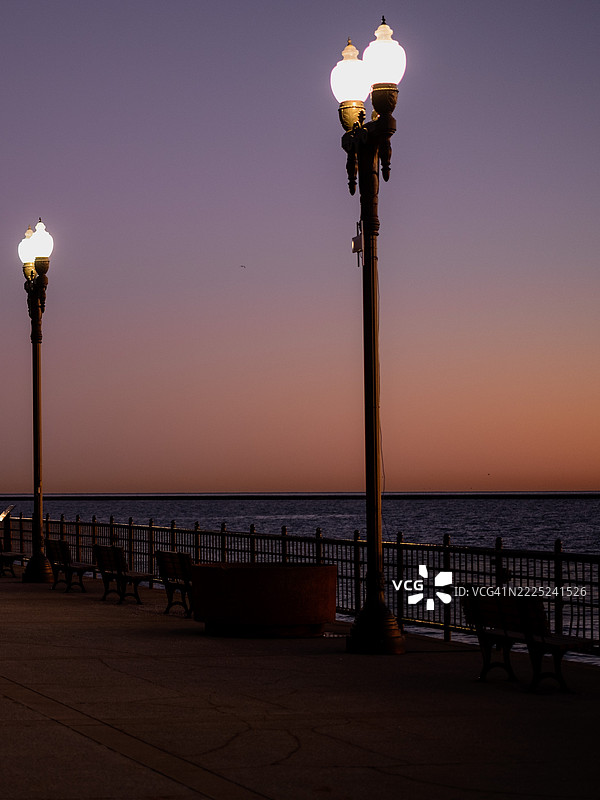 日落时分，芝加哥，伊利诺伊州，美国，海洋与天空的美丽景色图片素材