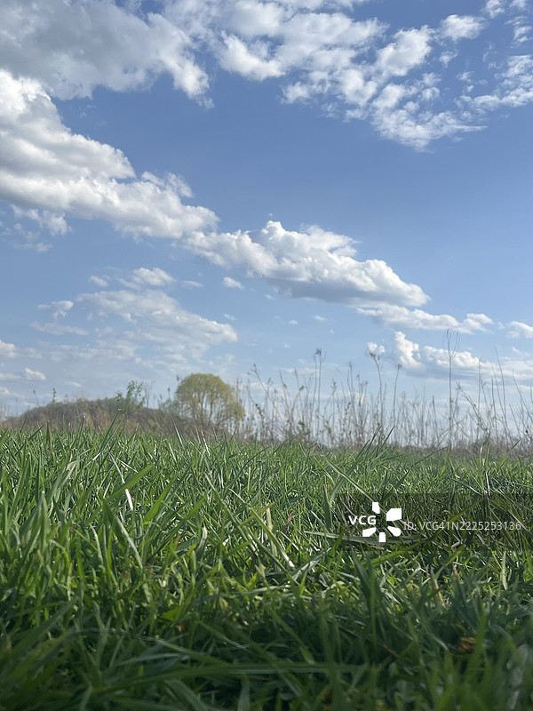 田野与天空的美丽景色，阿克伦，俄亥俄州，美国图片素材