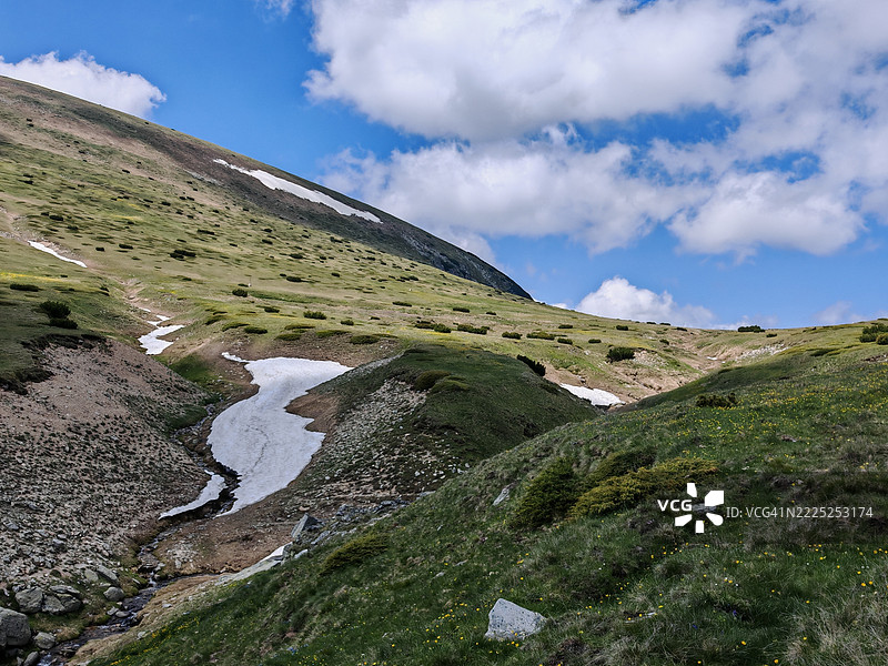 风景如画的天空下的自然景观图片素材