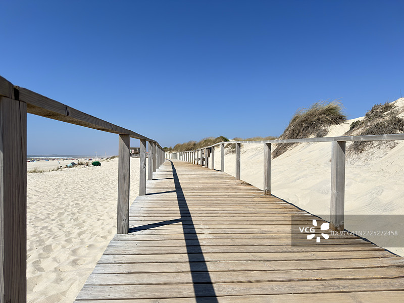 葡萄牙科斯塔诺瓦海滩的木栈道图片素材