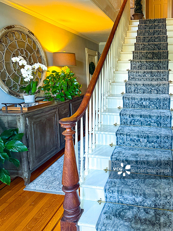 汤普森山的沃森精品民宿的楼梯和家具图片素材