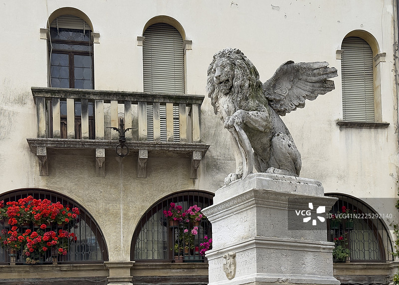 意大利阿索洛的威尼斯狮子雕像图片素材