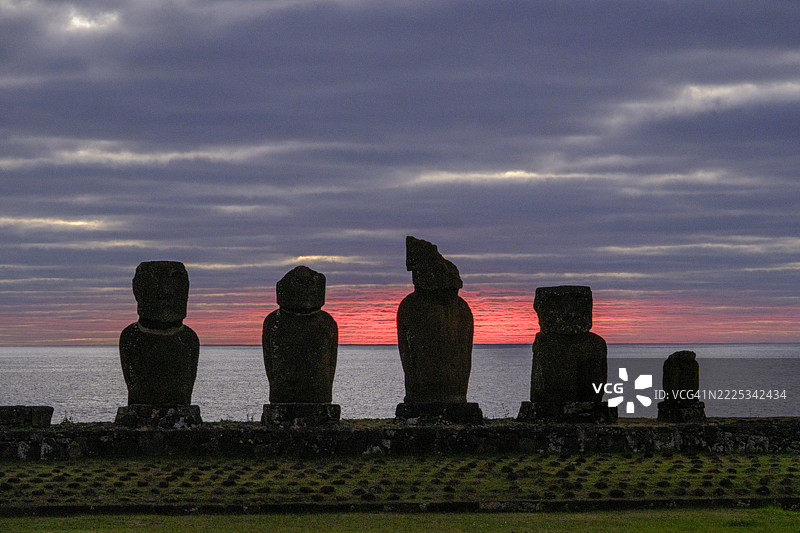太平洋的深红色阴影图片素材