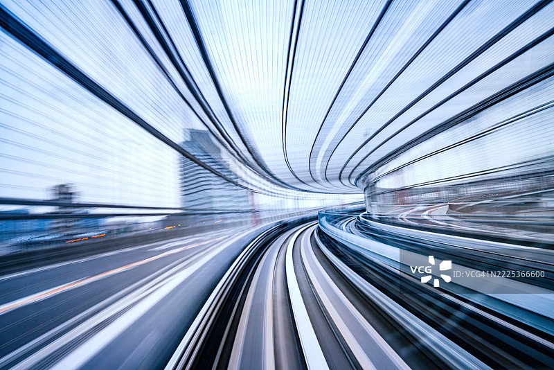 东京单轨列车的高速运动模糊，充满未来感图片素材